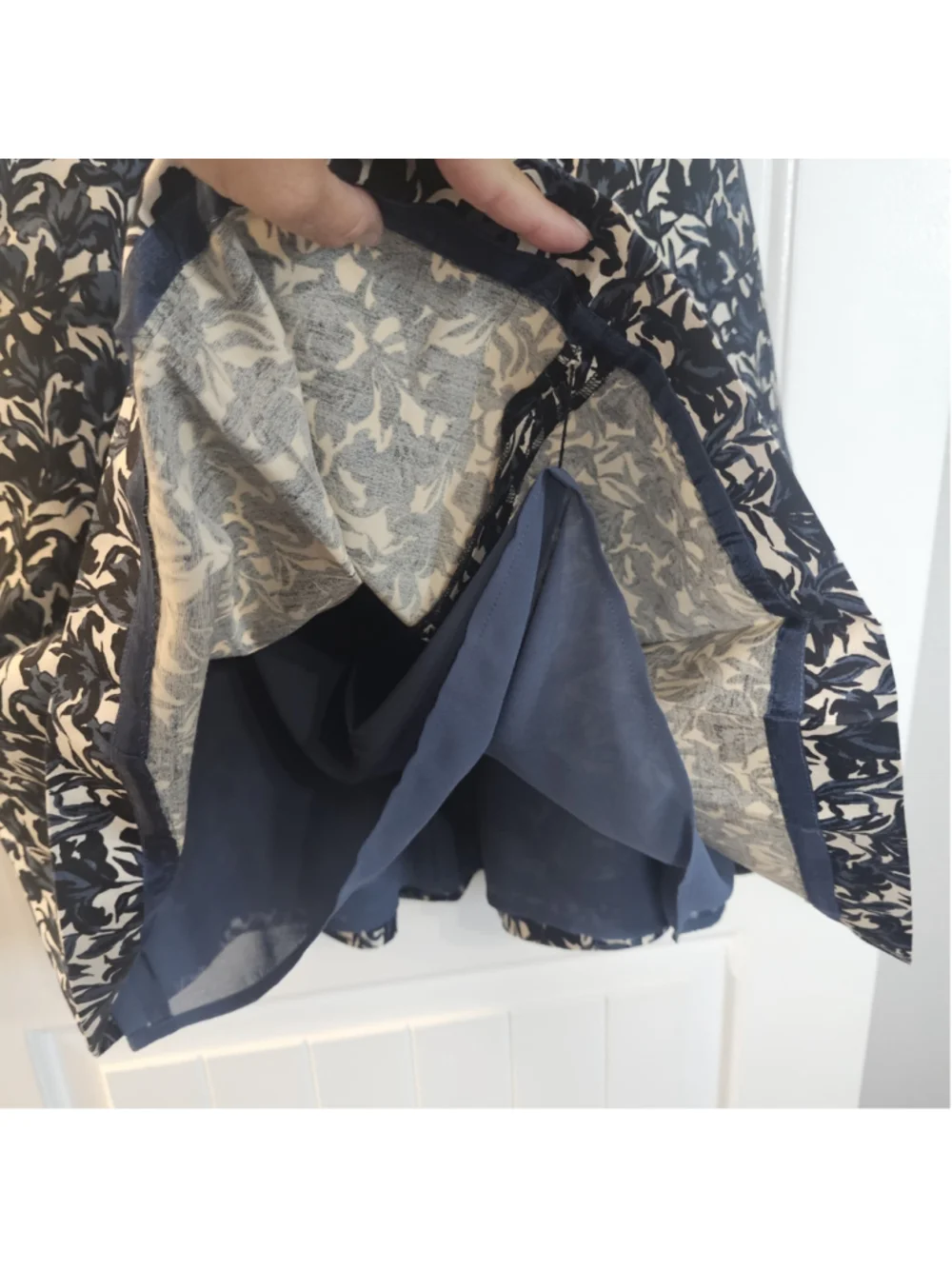 Tory Burch sz 8 cream, blue, black floral dress with liner & pockets
